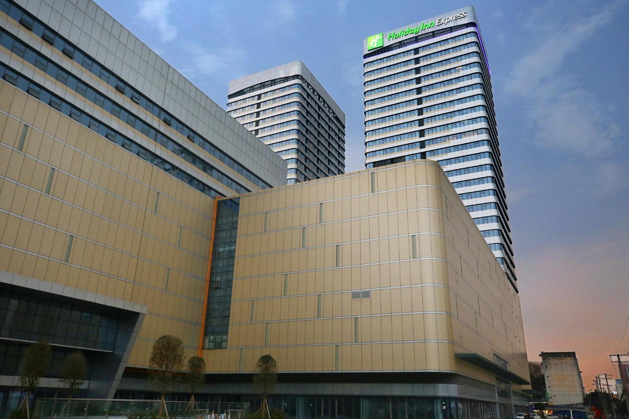 Holiday Inn Express Chengdu North Railway Station By Ihg - Near Panda Base, Near Chunxi Road Esterno foto