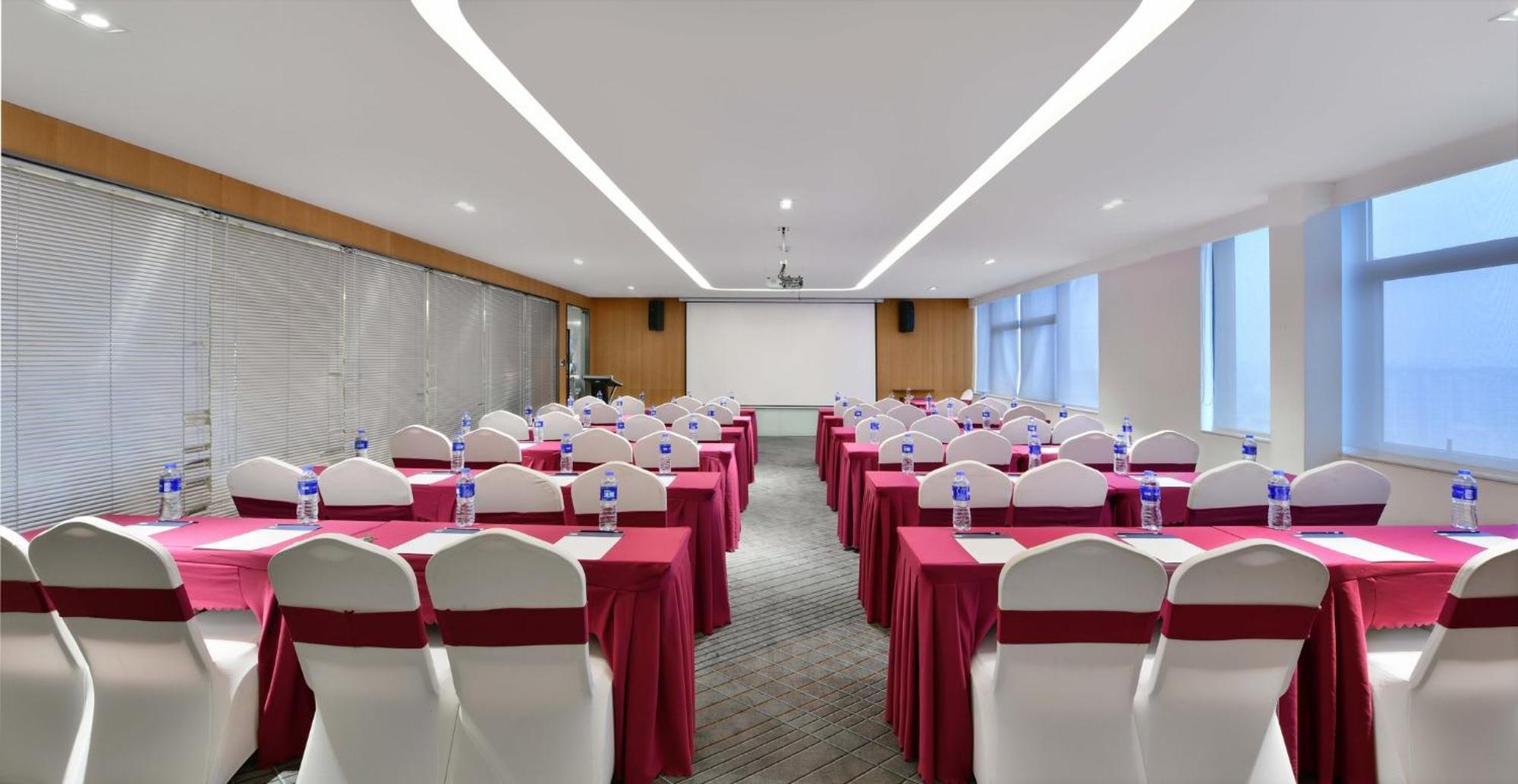Holiday Inn Express Chengdu North Railway Station By Ihg - Near Panda Base, Near Chunxi Road Esterno foto